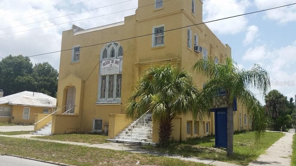 1613 and 1619 10TH AVENUE W BRADENTON, FL 34205
