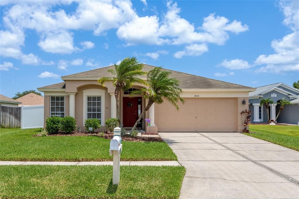 2010 SHELBOURNE COURT WESLEY CHAPEL, FL 33543