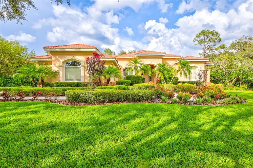 8909 MAGNOLIA CHASE CIRCLE TAMPA, FL 33647