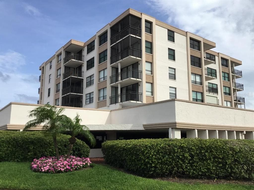 6210 SUN BOULEVARD UNIT 405 ST PETERSBURG, FL 33715