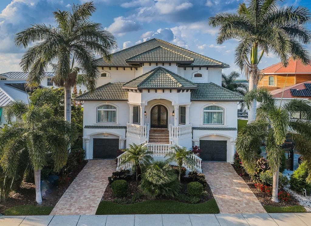 1849 BAYOU GRANDE BOULEVARD NE ST PETERSBURG, FL 33703