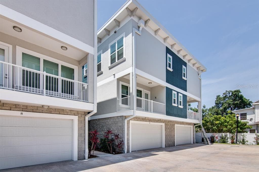 3702 W ROLAND STREET UNIT 10