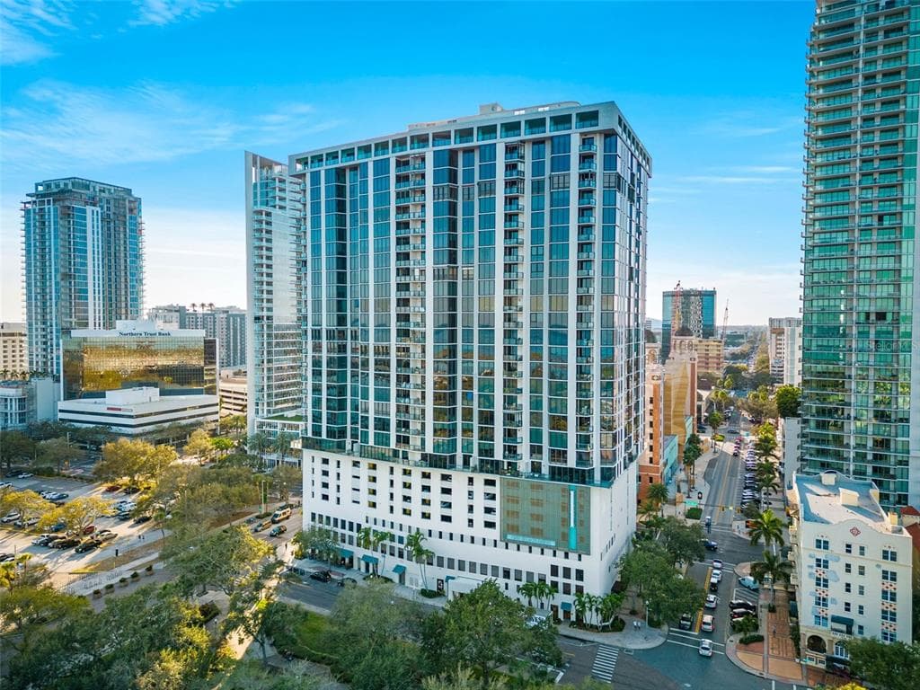 1 BEACH DRIVE SE UNIT 1912 ST PETERSBURG, FL 33701