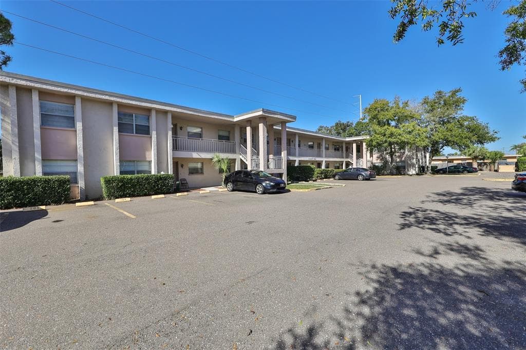 900 70TH STREET N UNIT 202 ST PETERSBURG, FL 33710