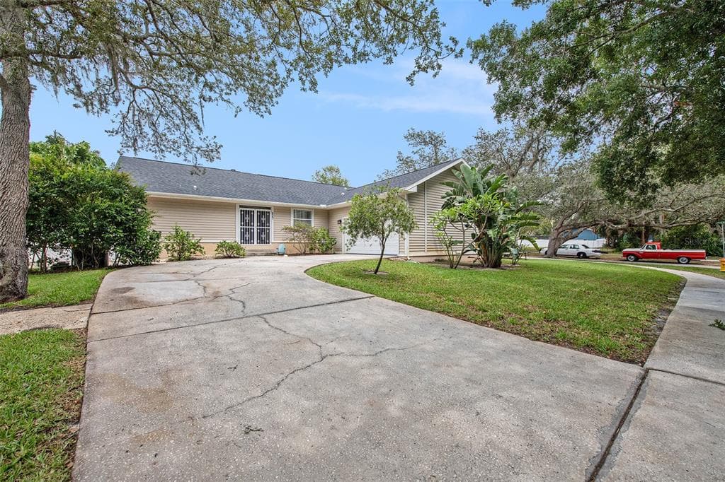 827 SEMINOLE BOULEVARD TARPON SPRINGS, FL 34689