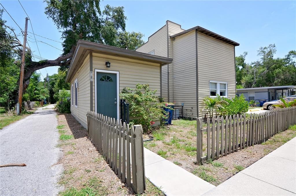 912 HART STREET UNIT A CLEARWATER, FL 33755