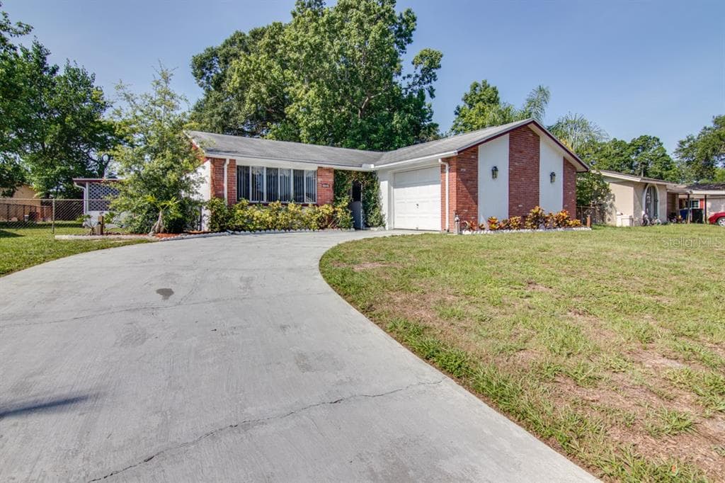 8845 OAK CIRCLE TAMPA, FL 33615