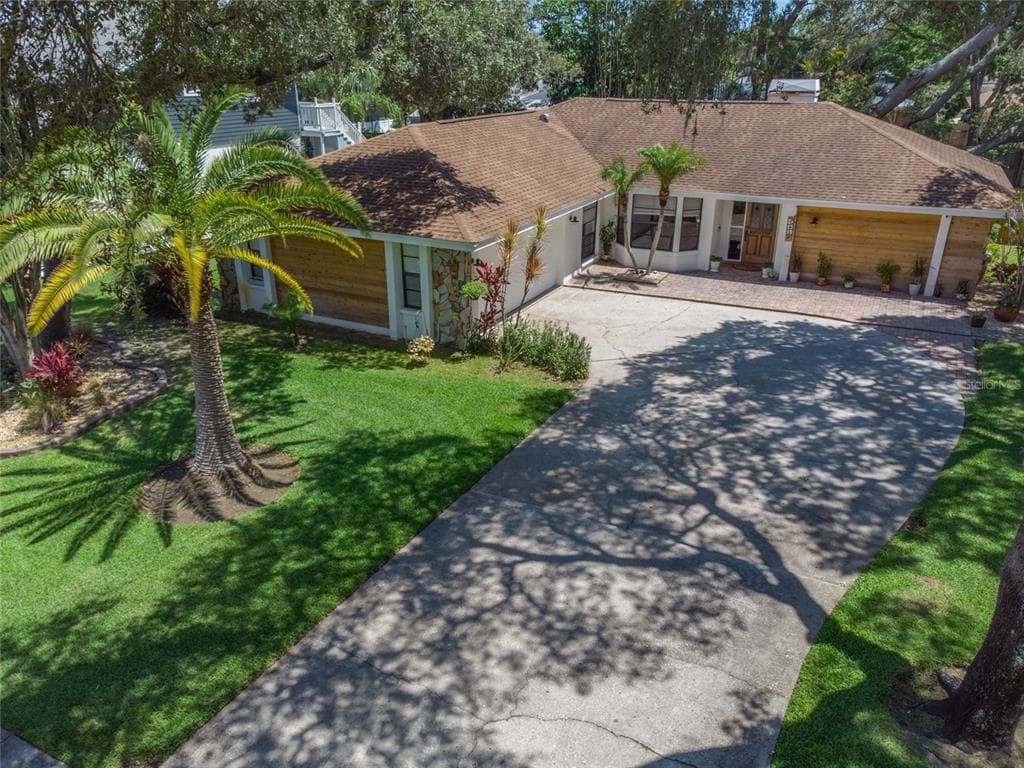 1425 POINSETTIA AVENUE TARPON SPRINGS, FL 34689