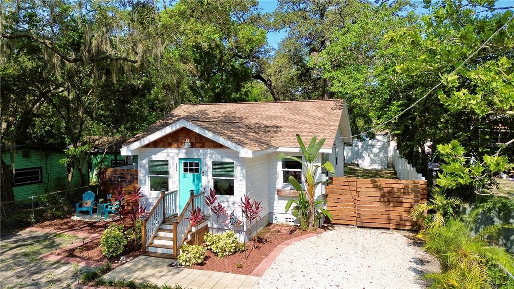 8504 N HIGHLAND AVENUE TAMPA, FL 33604
