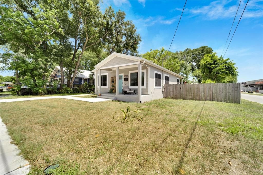 801 E STRATFORD AVENUE TAMPA, FL 33603
