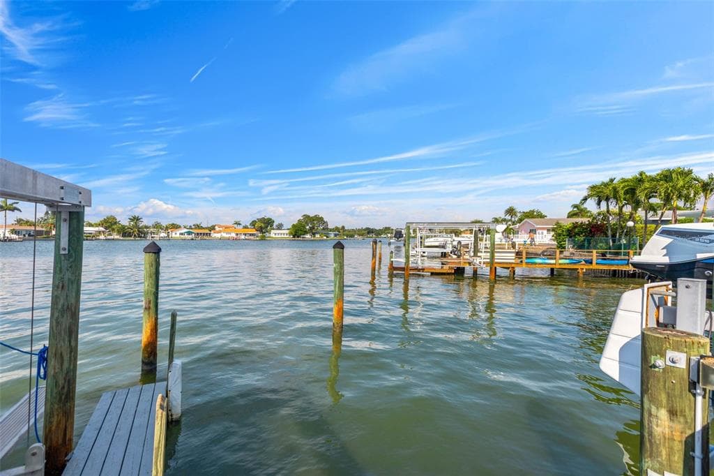 560 79TH STREET S ST PETERSBURG, FL 33707