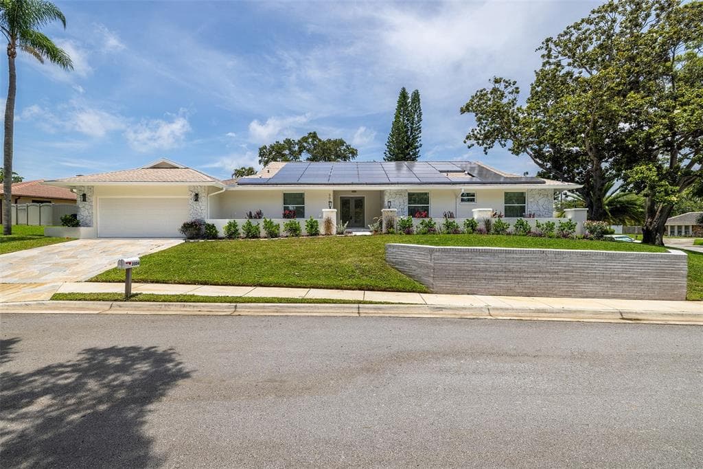 3004 BLUFFS DRIVE LARGO, FL 33770