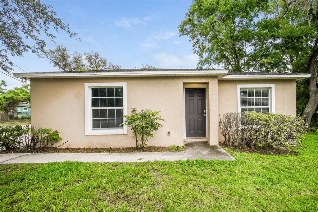 2148 SECTION DRIVE APOPKA, FL 32703