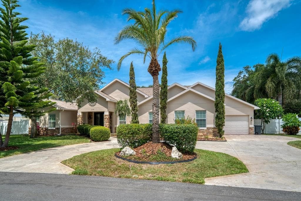110 LIVE OAK LANE LARGO, FL 33770