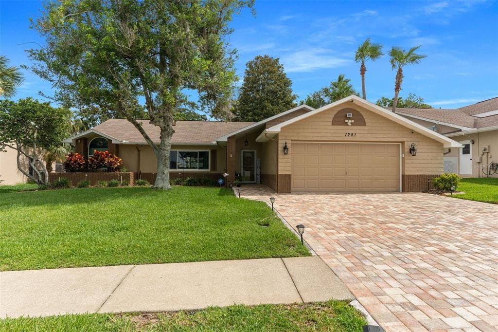 1281 LANSING DRIVE SPRING HILL, FL 34608