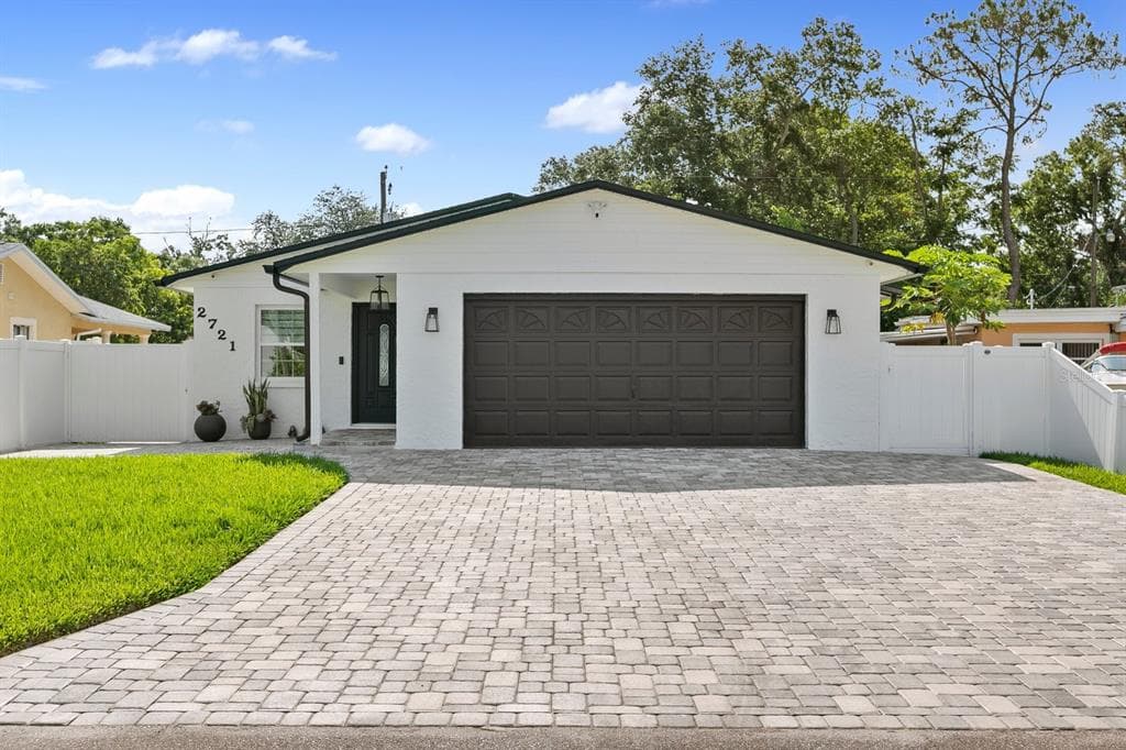 2721 BEL AIRE CIRCLE TAMPA, FL 33614