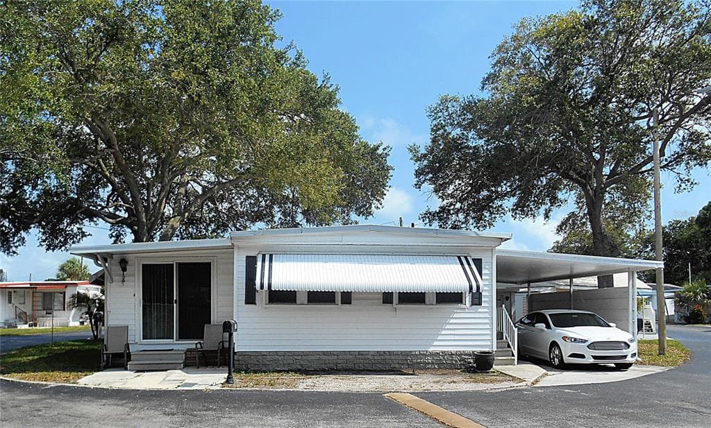 7801 34TH AVENUE N UNIT 73 ST PETERSBURG, FL 33710