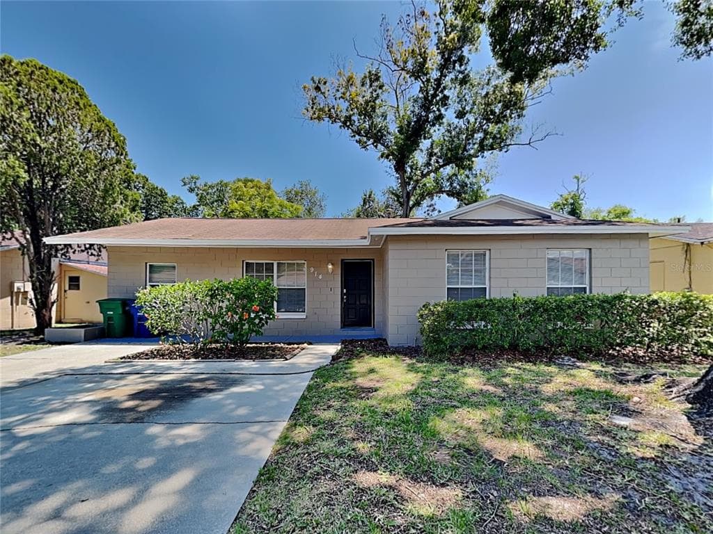914 W GASTON PLACE TAMPA, FL 33604
