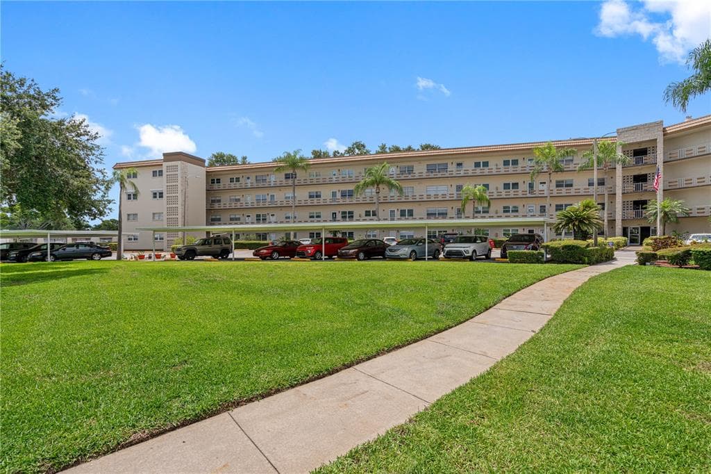 5725 80TH STREET N UNIT 317 ST PETERSBURG, FL 33709