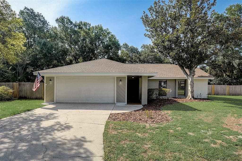 14901 FOXHOUND PLACE TAMPA, FL 33624