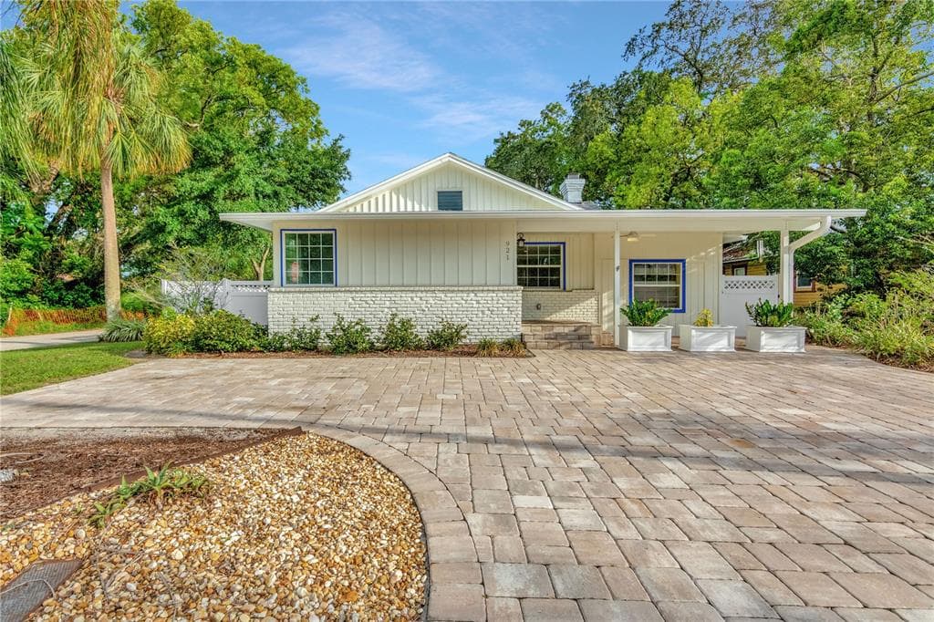 921 E CAYUGA STREET TAMPA, FL 33603