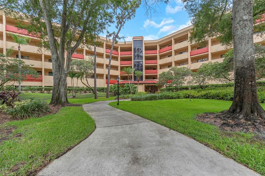 3076 EASTLAND BOULEVARD UNIT 208 CLEARWATER, FL 33761