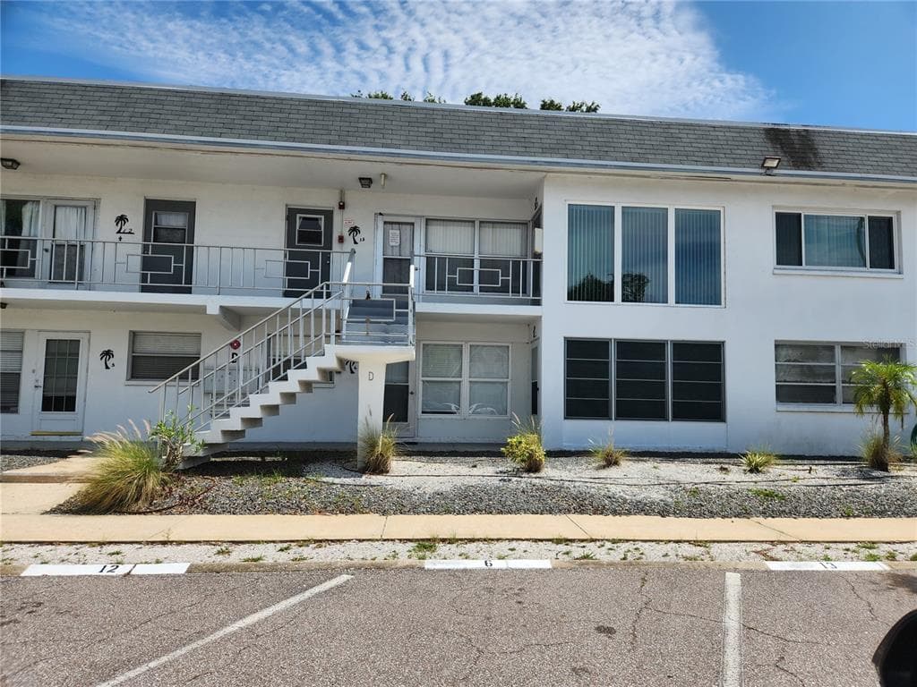 1221 DREW STREET UNIT D6 CLEARWATER, FL 33755