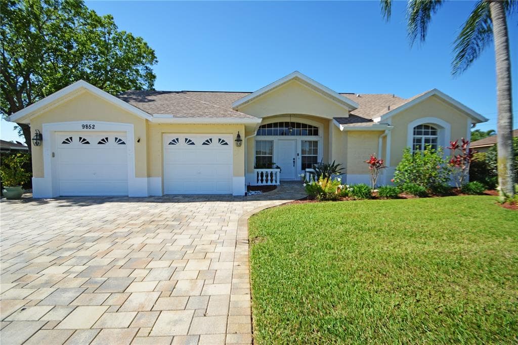 9852 MATAMOROS LANE NEW PORT RICHEY, FL 34655