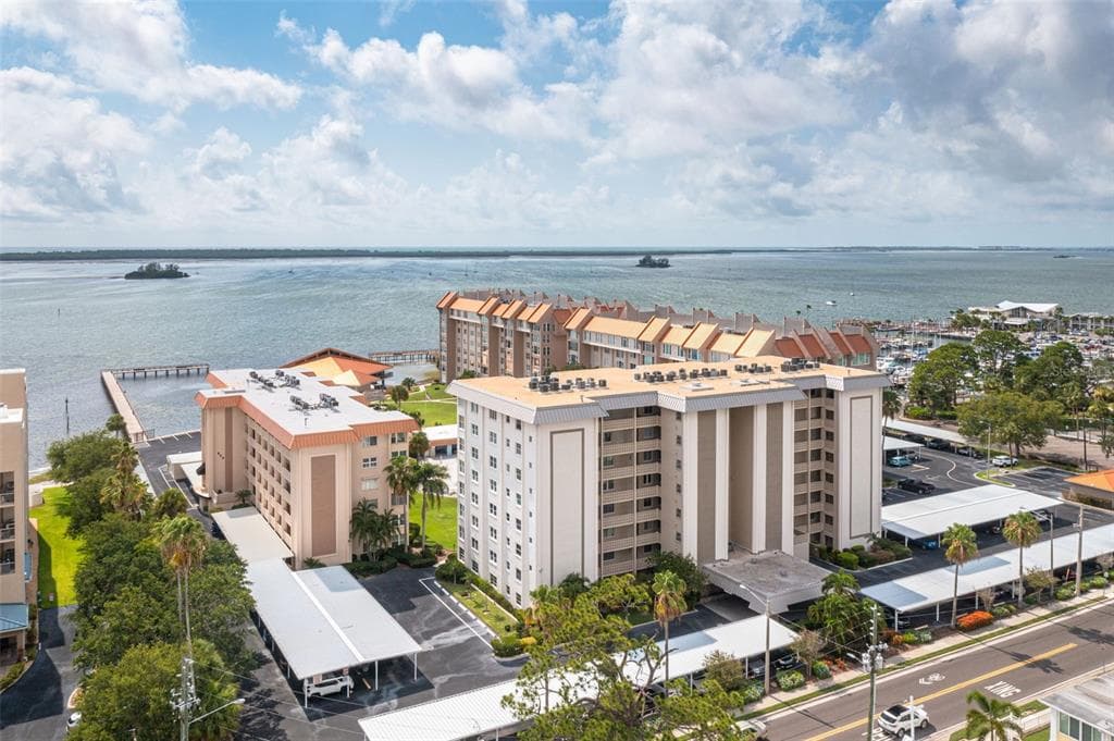 622 EDGEWATER DRIVE UNIT 524 DUNEDIN, FL 34698
