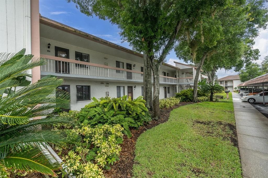144 LAKEVIEW WAY UNIT 60 OLDSMAR, FL 34677