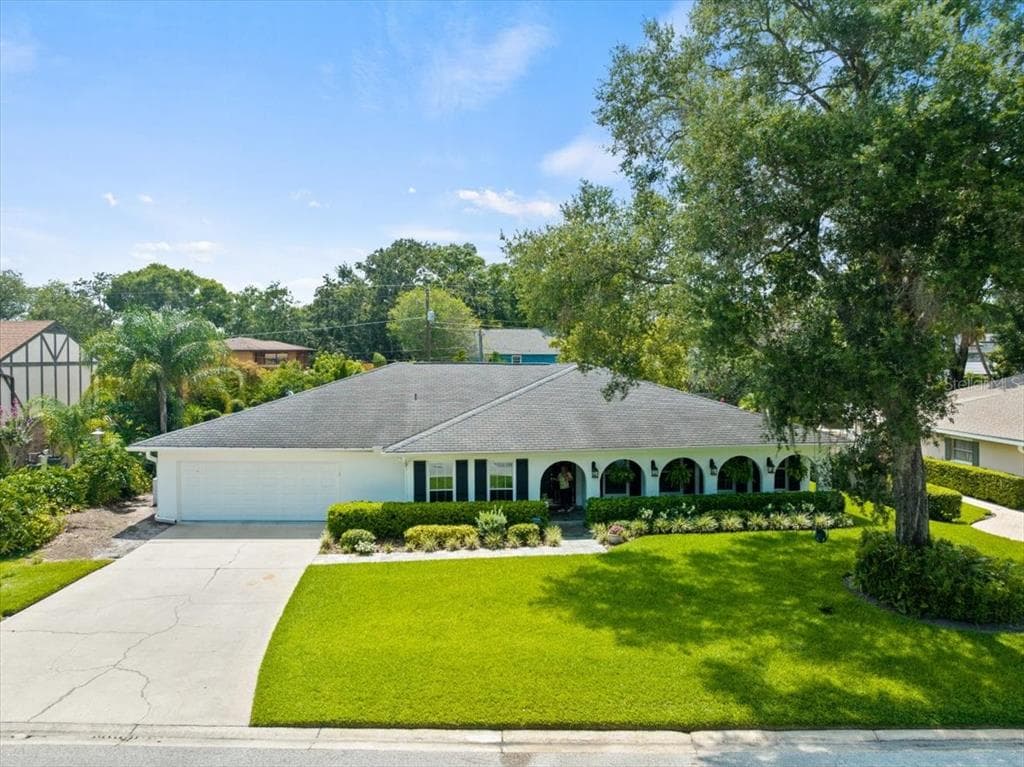 10108 LINDELAAN DRIVE TAMPA, FL 33618