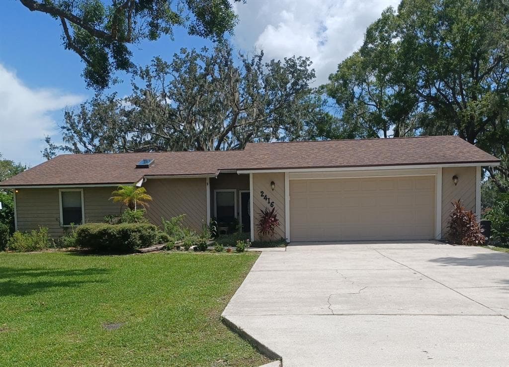 2416 TWELVE POINT DRIVE LAKELAND, FL 33811