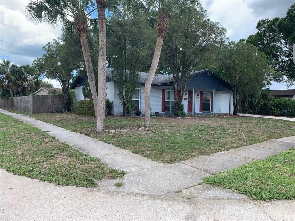 8402 WOODHURST DRIVE TAMPA, FL 33615