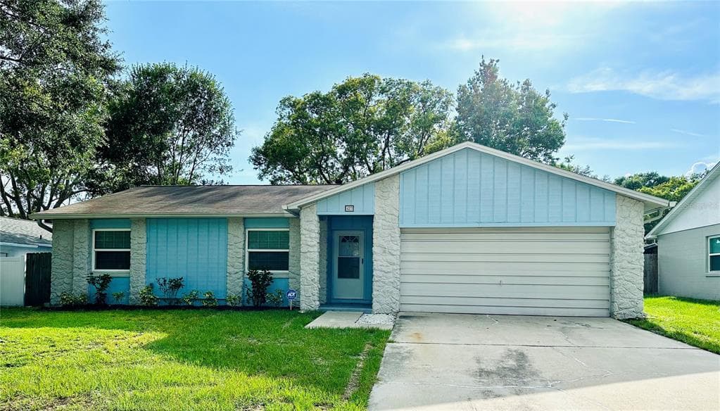427 HICKORY TREE CIRCLE SEFFNER, FL 33584