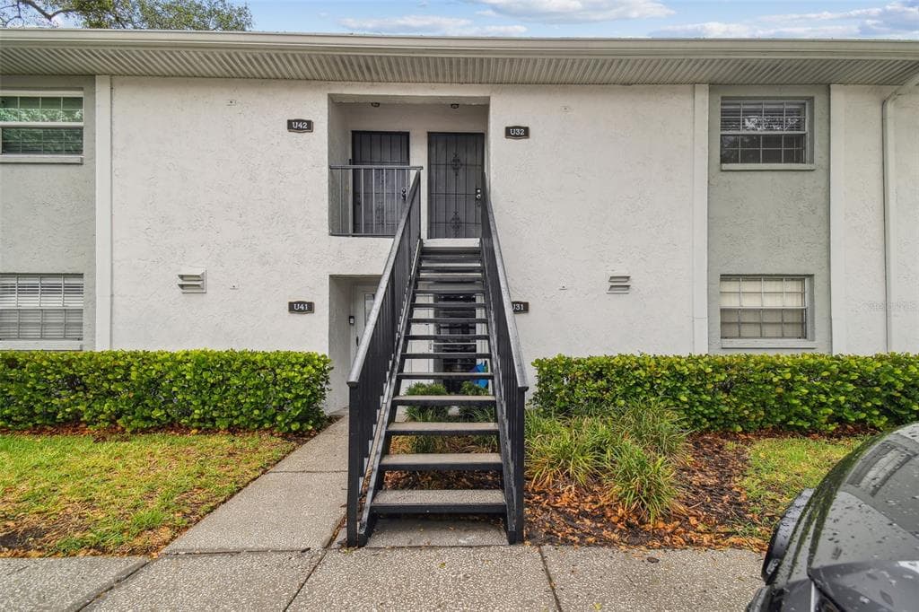 3808 N OAK DRIVE UNIT U32 TAMPA, FL 33611
