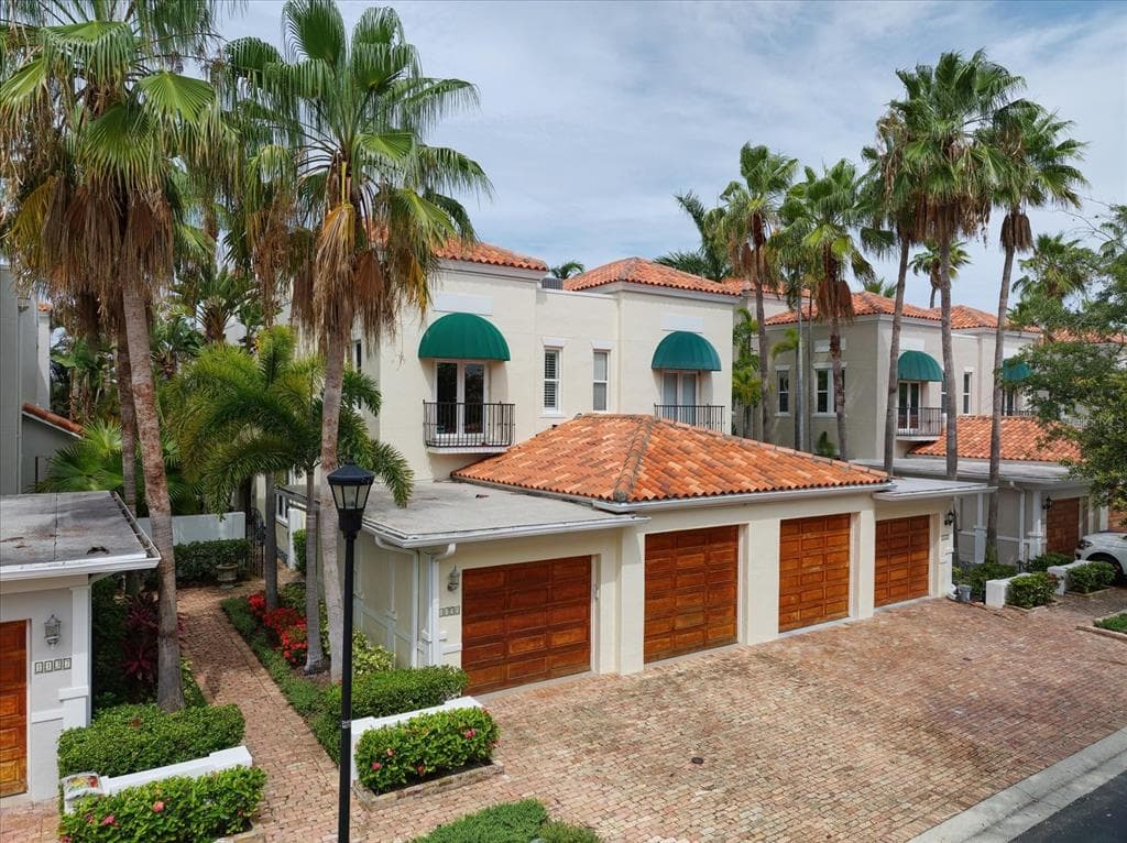 1135 ABBEYS WAY TAMPA, FL 33602