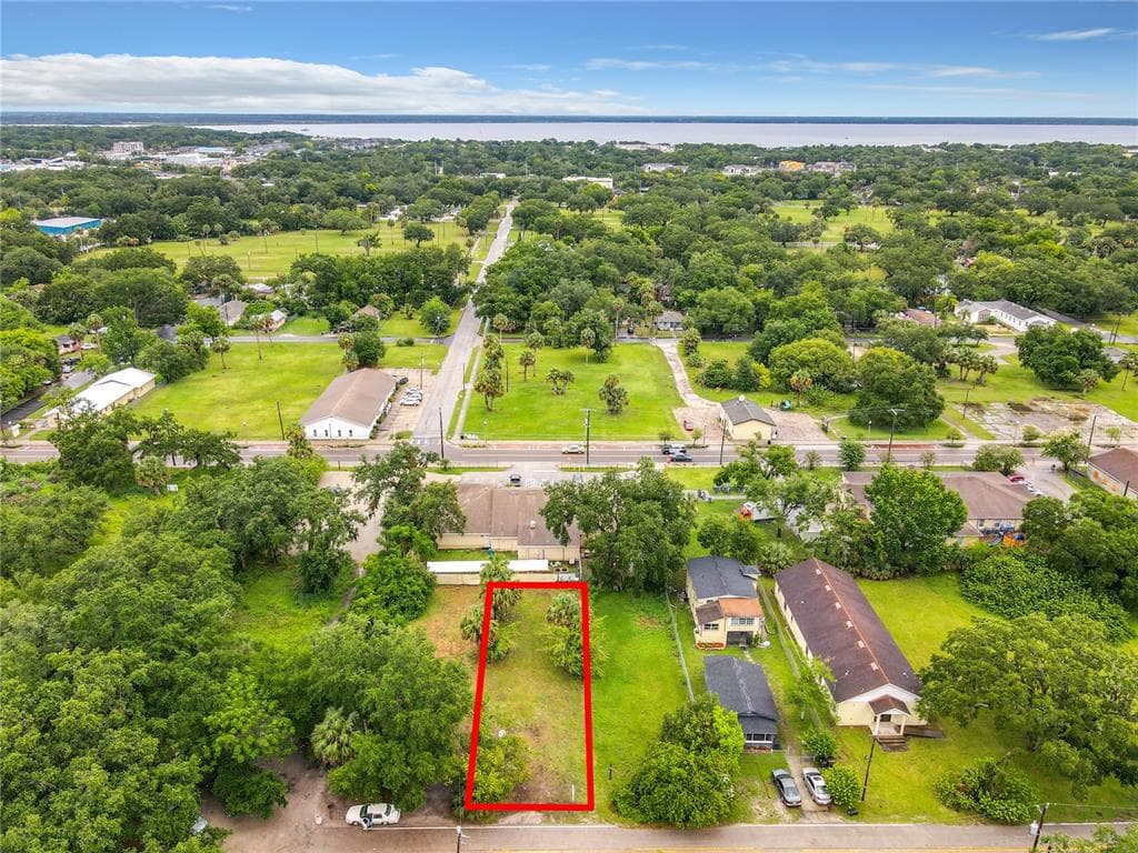 W 13TH PLACE SANFORD, FL 32771