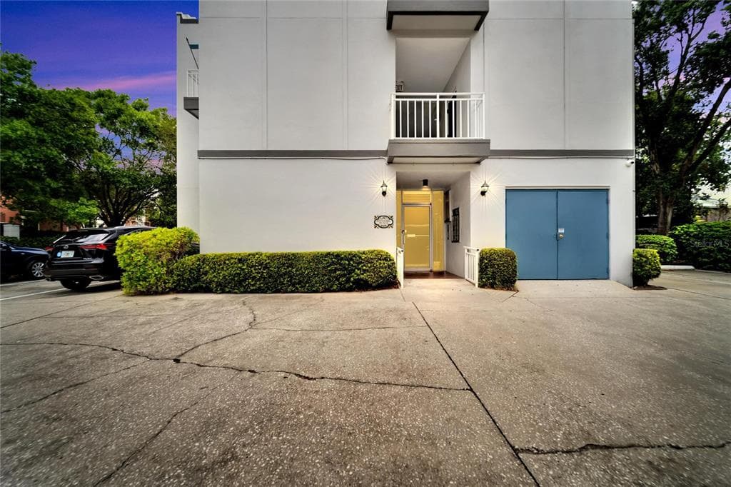 2314 S CLEWIS COURT UNIT 102 TAMPA, FL 33629