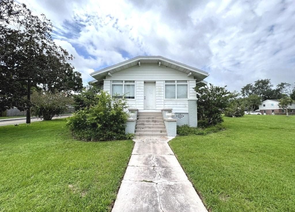 1735 HALLAM DRIVE LAKELAND, FL 33813