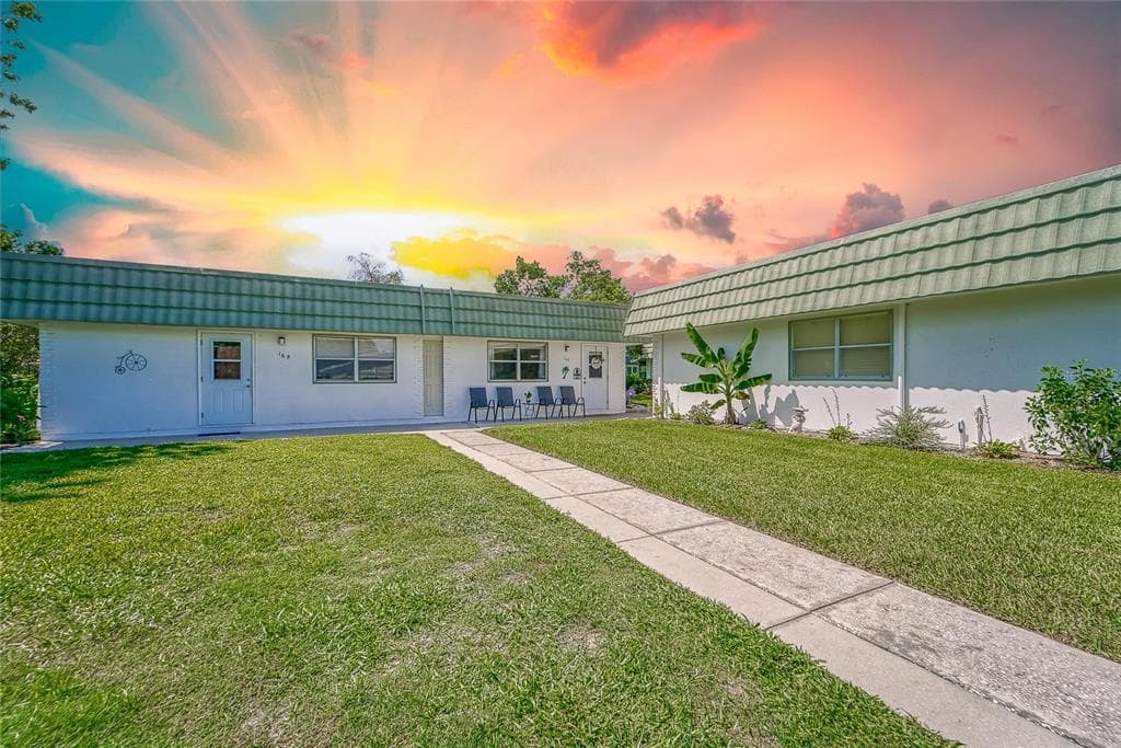 302 ANDOVER PLACE S UNIT 167 SUN CITY CENTER, FL 33573