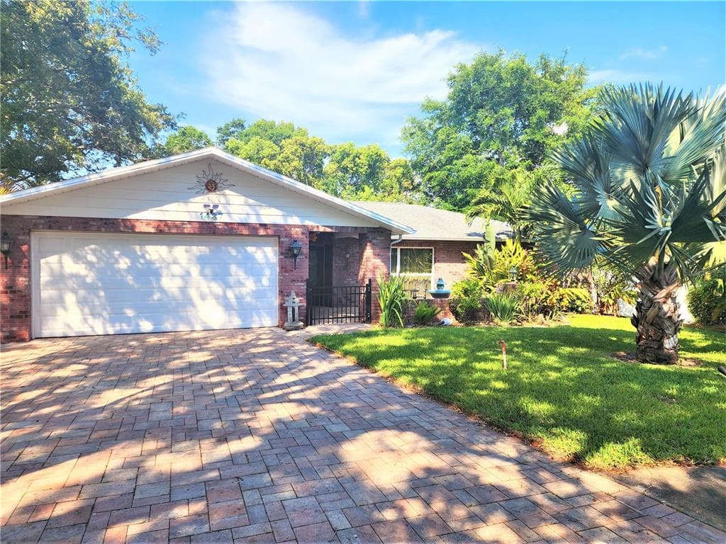 1437 LAWNWOOD COURT TARPON SPRINGS, FL 34689