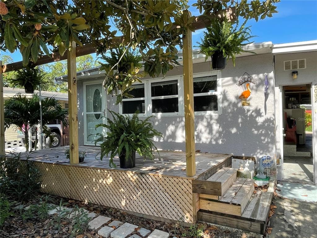 5032 YELLOW PINE STREET N ST PETERSBURG, FL 33709