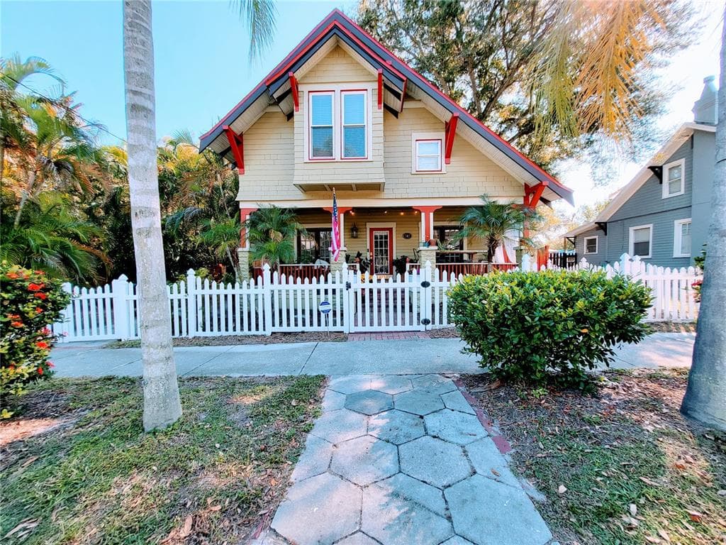 702 12TH AVENUE S ST PETERSBURG, FL 33701