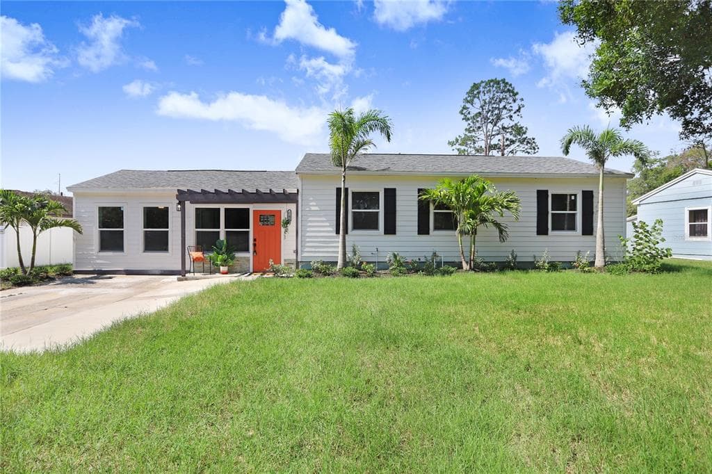 2106 W FARWELL DRIVE TAMPA, FL 33603