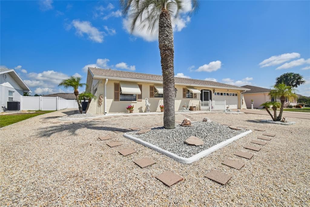 1901 N PEBBLE BEACH BOULEVARD SUN CITY CENTER, FL 33573