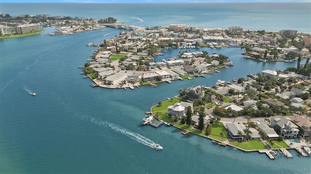 437 BOCA CIEGA DRIVE MADEIRA BEACH, FL 33708