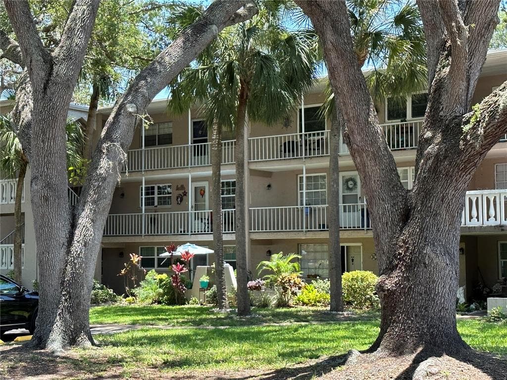 821 PATRICIA AVENUE UNIT 102 DUNEDIN, FL 34698