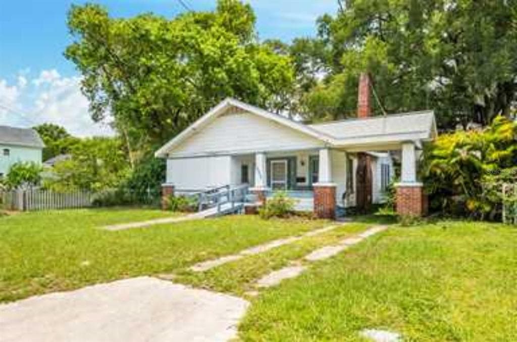 1402 E PARIS STREET TAMPA, FL 33604
