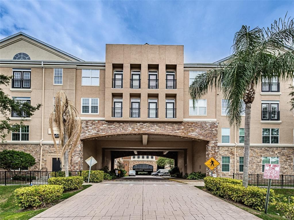 4221 W SPRUCE STREET UNIT 2318 TAMPA, FL 33607