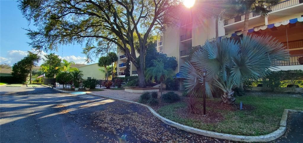 406 TARPON POINT UNIT 406 TARPON SPRINGS, FL 34689